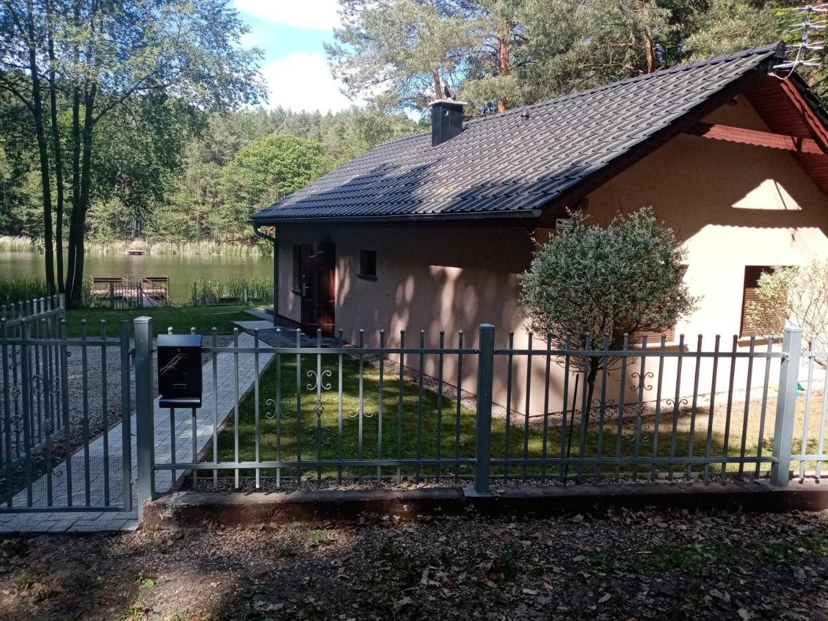 Urokliwy Domek Nad Brzegiem Jeziora Lubiatow  Exterior photo